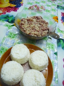 Family meals: Instant noodles (saimini) with tinned corned beef (pisupo). Photo by Jessica Hardin.